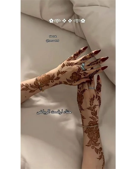 Radiant Motif And Outline Along Back Hand Mehndi Design Radiant Motif And Outline Along Back Hand Mehndi Design
